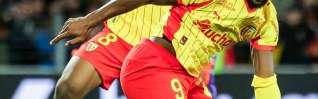 法甲神剧本！朗斯3-1逆转登顶，巴黎又得当追兵