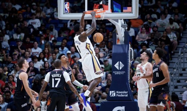 马威与阿尔瓦拉多互殴被驱逐 布克20分太阳赛季三杀鹈鹕