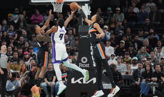 文班亚马28+15福克斯卡斯尔各18分 马刺擒国王8连胜