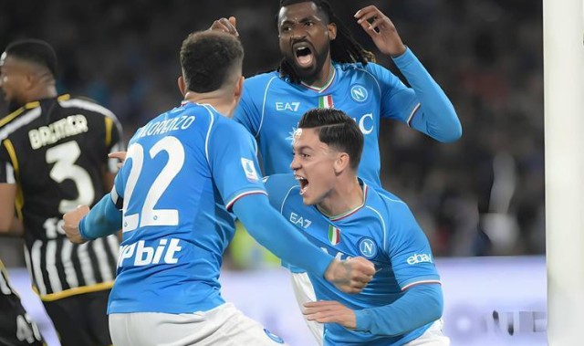 意甲争冠天王山！那不勒斯主场死磕国际米兰，榜首之争谁能领跑？