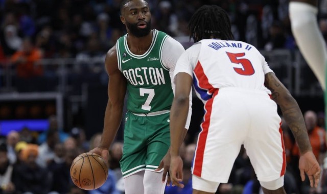 布朗失绝杀坎宁安16+14 活塞击败绿军3连胜