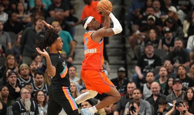 文班亚马12分亚历山大空砍33分 马刺大胜雷霆