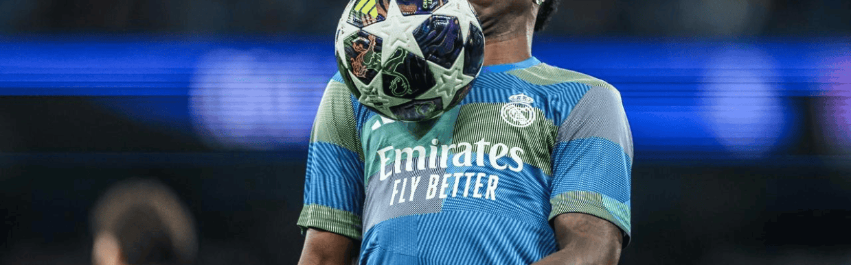 欧冠最大冤案？B席红牌引争议，球迷怒喷：裁判毁了比赛！