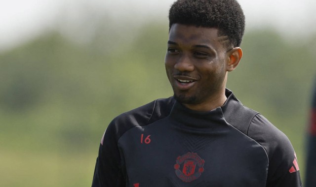 姆贝莫转会曼联惊天反转！偶像埃托奥密会，一席话改变命运？红魔5千万镑豪赌未来！