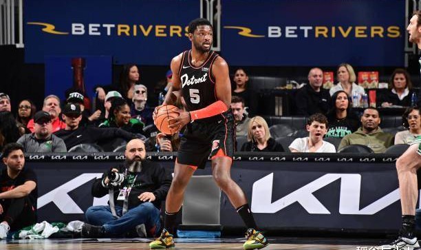 法甲劲旅有望与前马刺内线完成签约，但他正遭遇重大伤病？