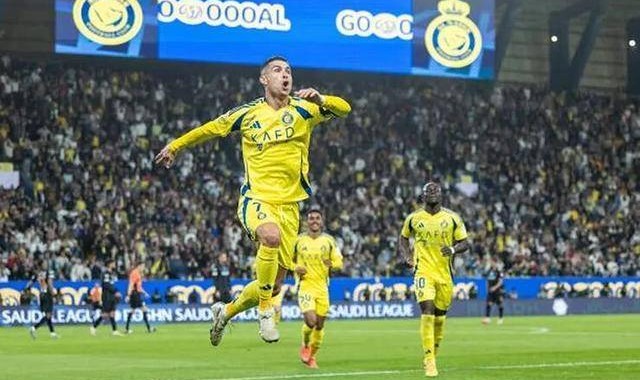 心灰意冷！曝卡塞米罗考虑离开曼联 要去沙特投奔C罗