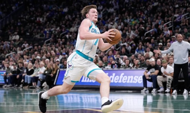 史诗级菜鸟！克尼佩尔273记3分 新秀赛季夺三分王