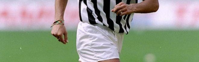 世界足坛历史十大前场自由人排名：绿茵场的无界艺术与战术革命！