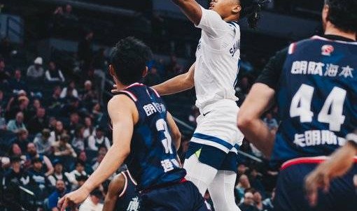 季前赛-迪林厄姆27+9奥迪14分 森林狼狂胜广州