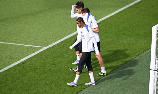 里昂与巴黎圣日耳曼：法甲榜首争夺战愈演愈烈