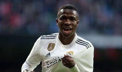 足球圈的戏剧人生：拒绝皇马天赋留在巴黎，错失巅峰现在只能拼搏维尼修斯的光环