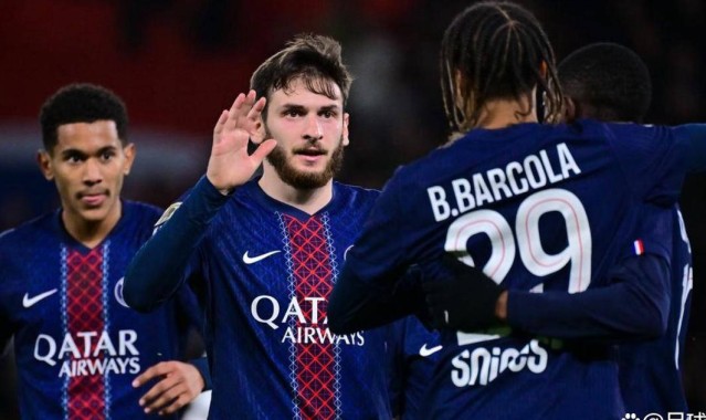 法甲大冷门爆发，黑马朗斯升榜首，强势压制巴黎圣日耳曼争冠局势