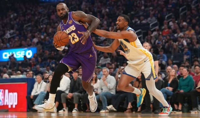 詹姆斯26+8+11库里缺阵 湖人大胜勇士