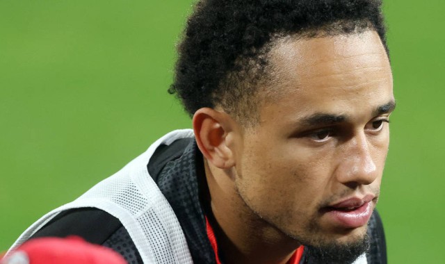 佳夫转会纽卡斯尔：米兰后卫的欧冠梦想之路