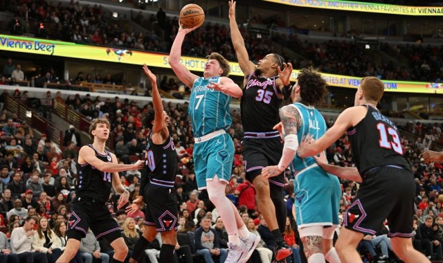 布里奇斯26+14武切维奇28+7+8 黄蜂胜公牛